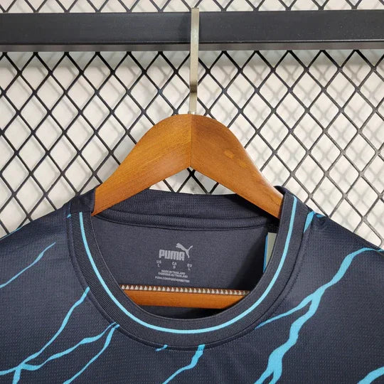 Maillot Manchester City extérieur 2023 2024 à manches longues de la marque Le 12 -ème Maillot, vue de face avec détails du design.