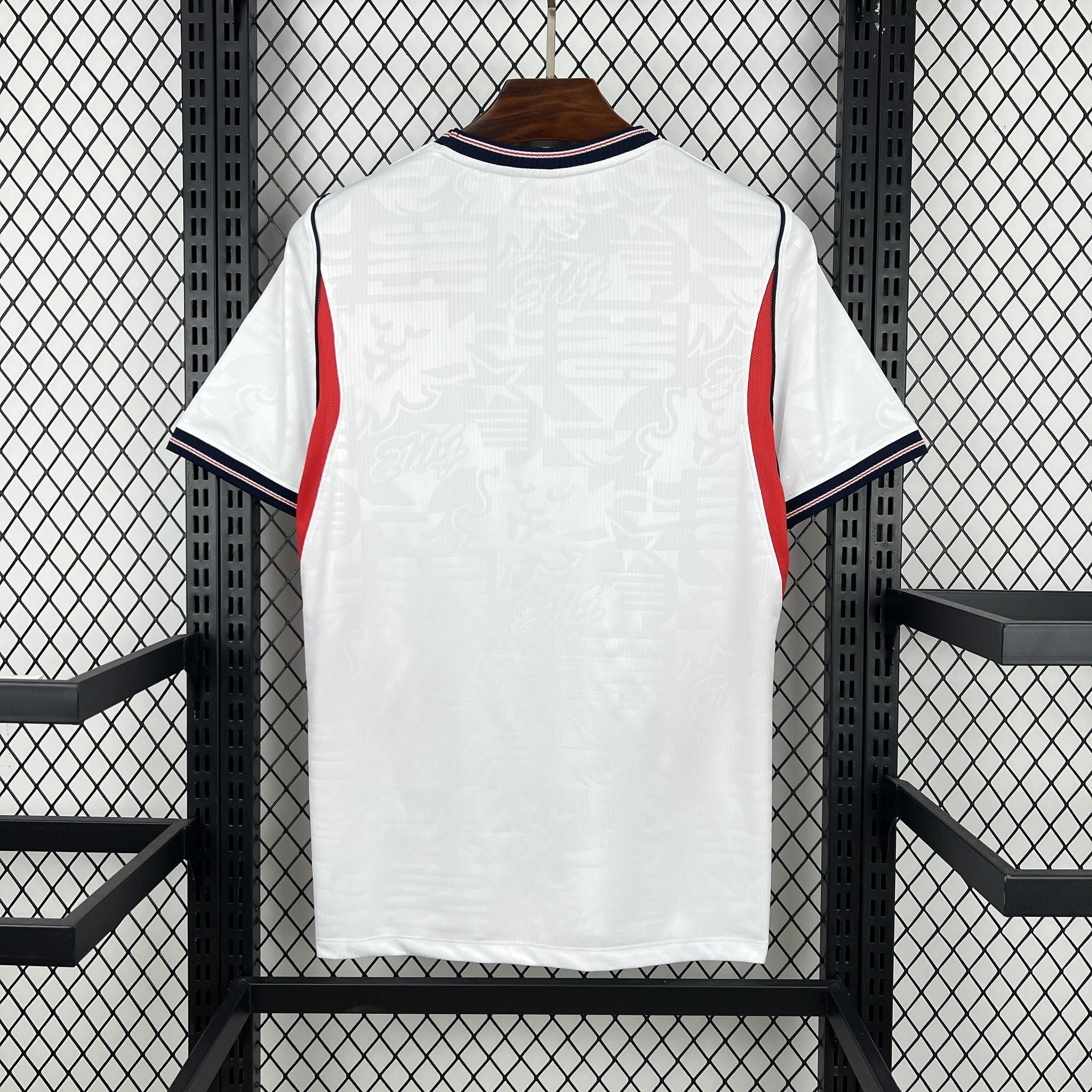 Maillot de football Angleterre Coupe du Monde 2026 Le 12 -ème Maillot, devant avec logo et détails officiels.