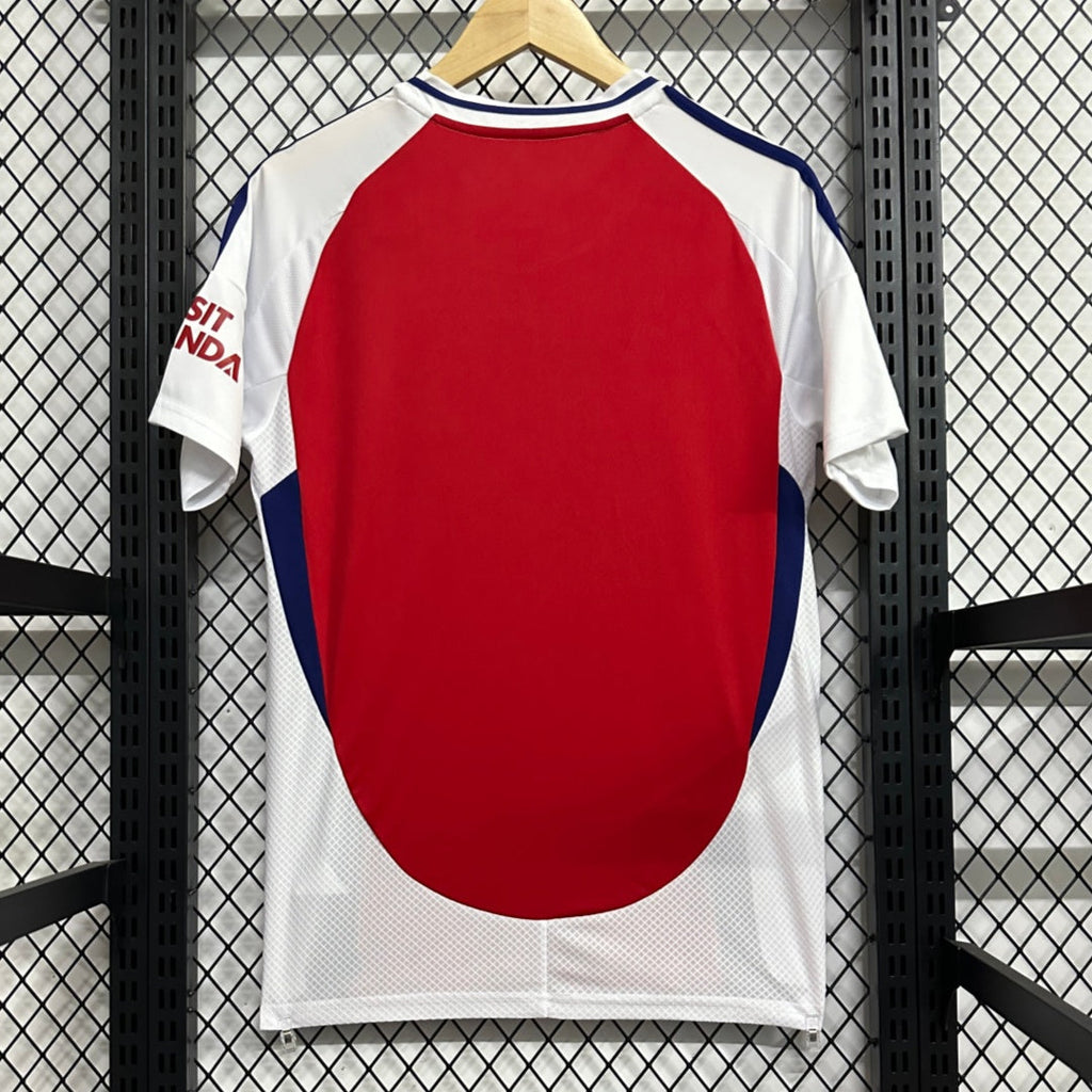 Maillot domicile Arsenal 24/25 Le 12 -ème Maillot, maillot de football rouge avec logo et détails blancs.