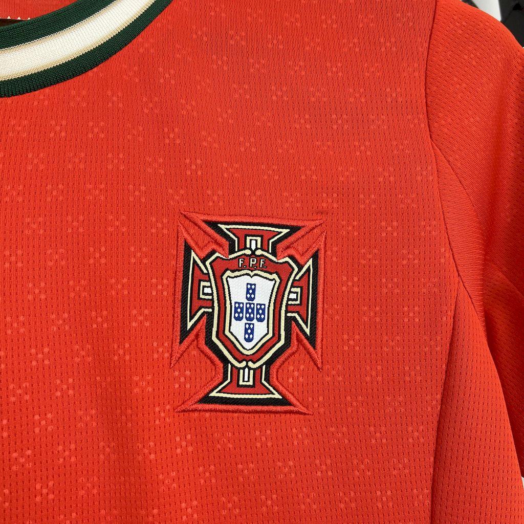 Maillot domicile féminin Portugal 2025, marque Le 12 -ème Maillot, vue de face avec logo et détails du maillot national.