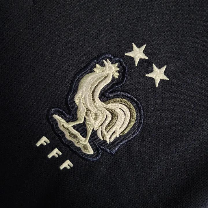 Maillot rétro de l'équipe de France 2018, marque Le 12 -ème Maillot, vue de face avec logo et détails du maillot.