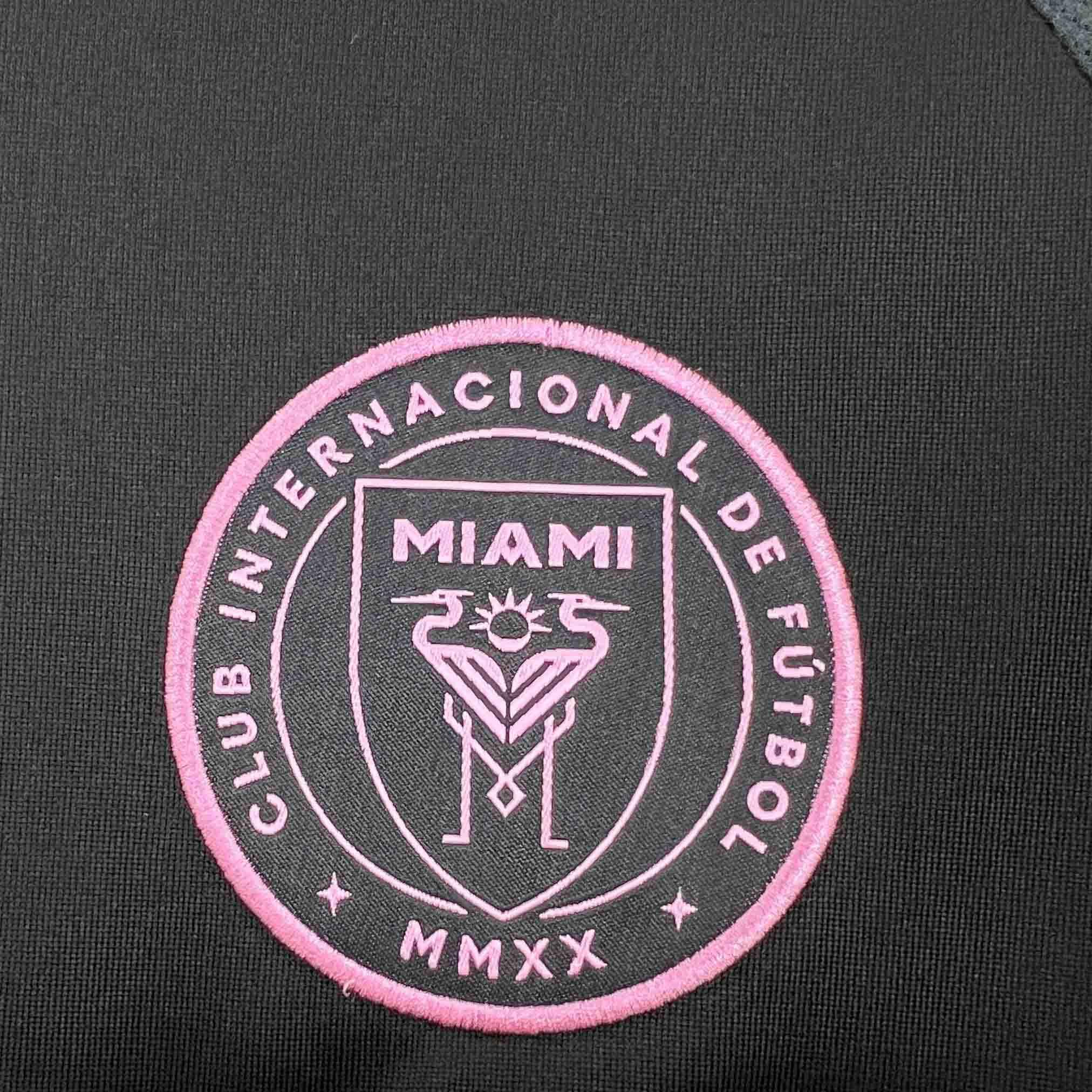 Maillot de football Inter Miami taille 25-26, marque Le 12-ème Maillot, avec logo et design officiel visible sur l'image.
