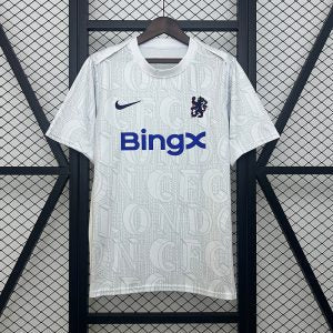 Maillot d'entraînement Chelsea 25/26 de la marque Le 12ème Maillot, vue de face avec logo et détails du maillot.
