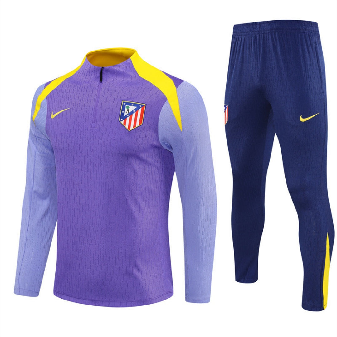 Ensemble Atlético Madrid Spécial A pour enfants, maillot et short de football de la marque Le 12 -ème Maillot, en bleu et rouge.