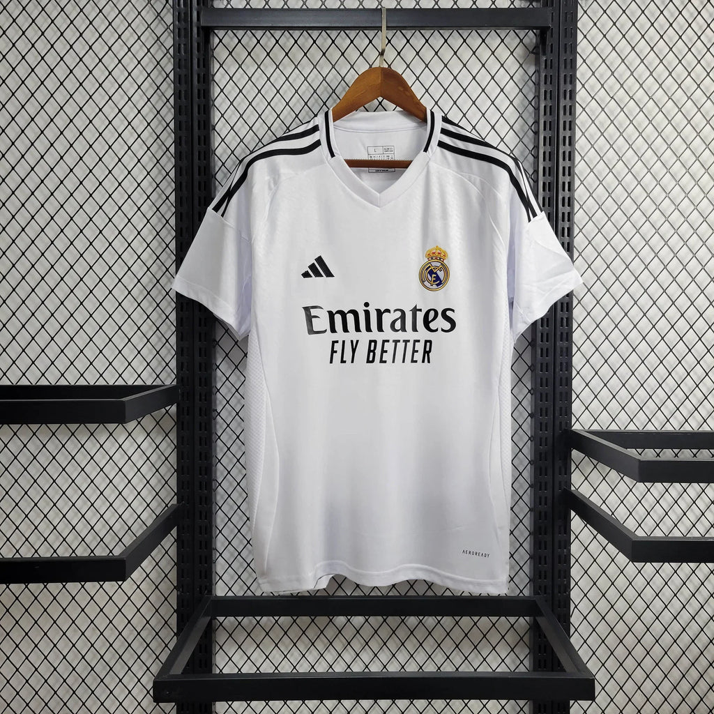 Maillot domicile Real Madrid 2024/25 Le 12 -ème Maillot, maillot de football blanc avec logo et détails en bleu.