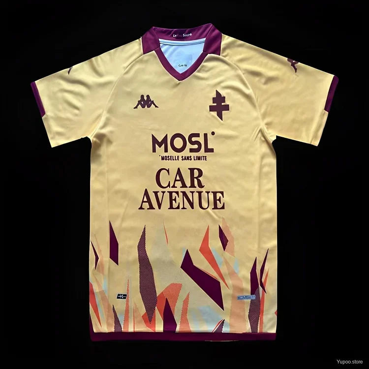 Maillot extérieur FC Metz 2023/24 Le 12 -ème Maillot, maillot de football avec logo et design du club, vue de face.