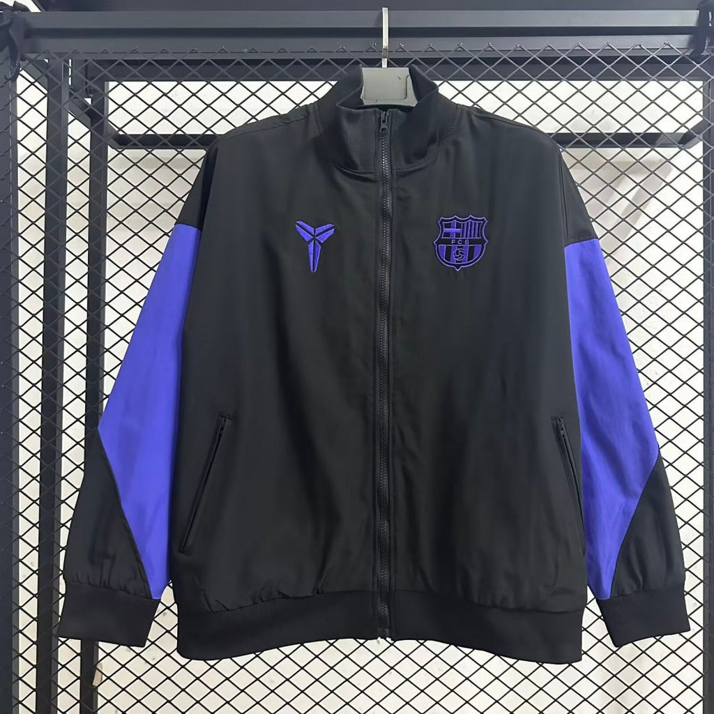 Veste coupe-vent réversible Barcelone Le 12 -ème Maillot, motif coloré, avec capuche et fermeture éclair devant.