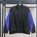 Veste coupe-vent réversible Barcelone Le 12 -ème Maillot, motif coloré, avec capuche et fermeture éclair devant.