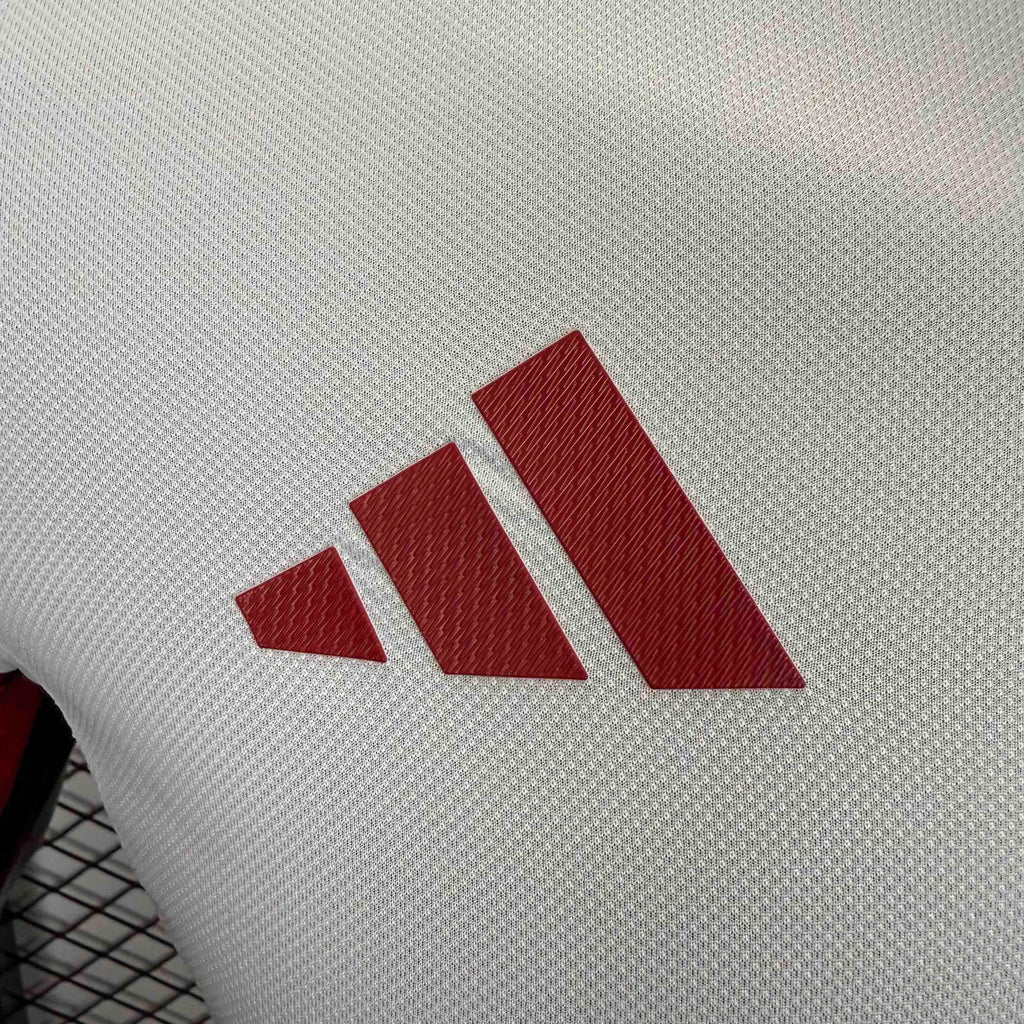 Maillot Flamengo extérieur 2025-26 Le 12 -ème Maillot, maillot de football avec logo Flamengo et design officiel, vue frontale.