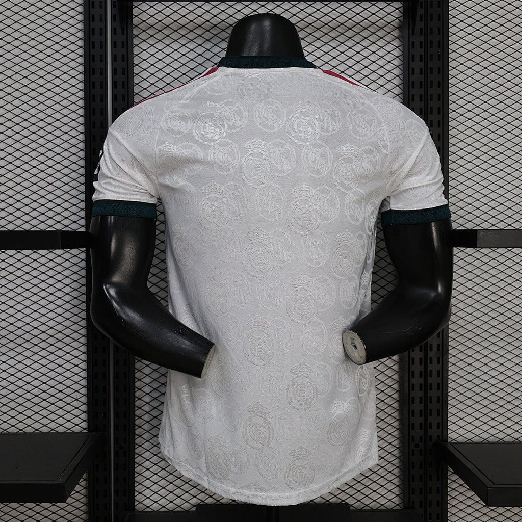 Maillot Real Madrid Concept 2026-27 Le 12-ème Maillot, maillot de football avec logo et design moderne, vue de face.