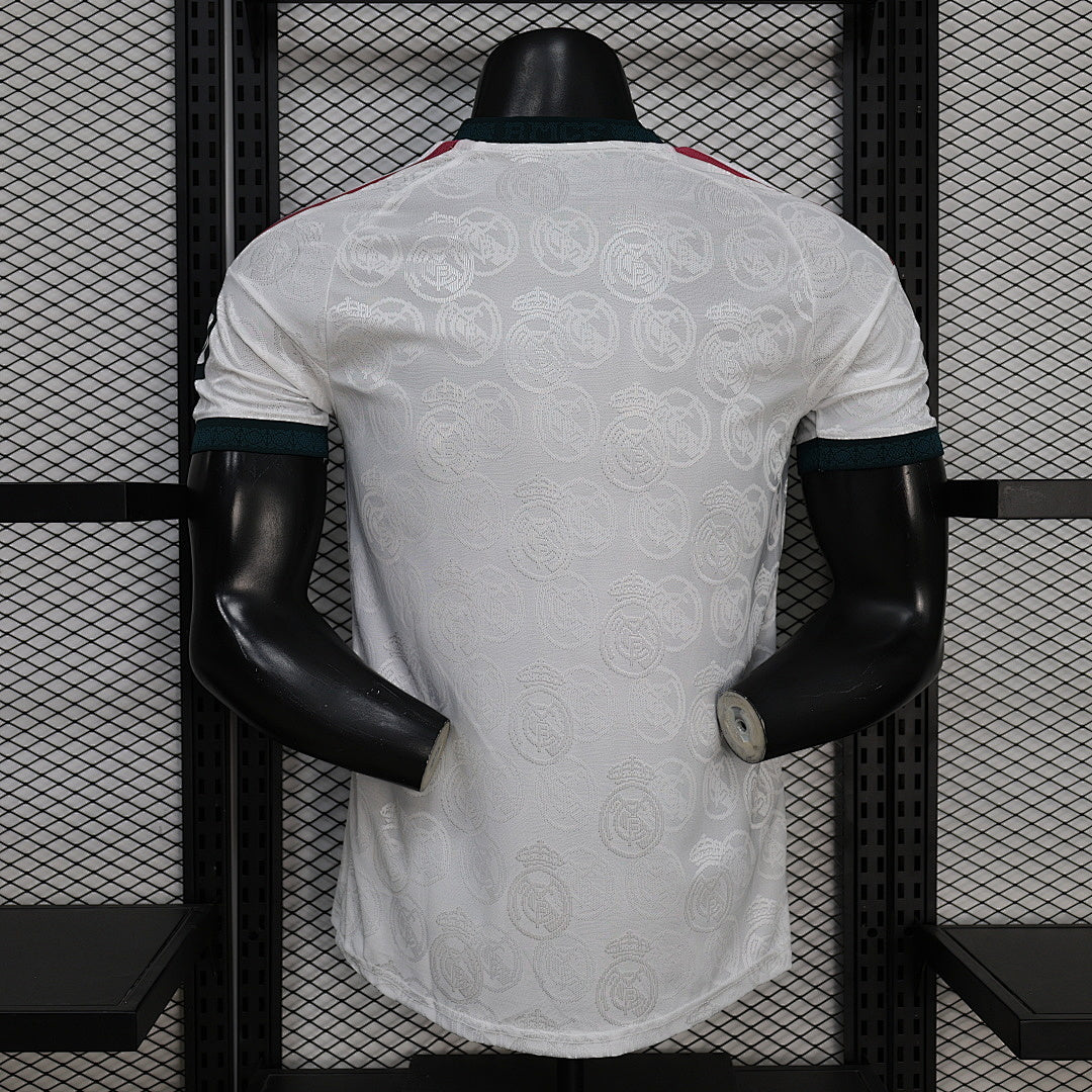 Maillot Real Madrid Concept 2026-27 Le 12-ème Maillot, maillot de football avec logo et design moderne, vue de face.