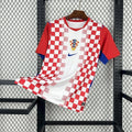 Maillot de football Croatie Coupe du Monde 2026, Le 12 -ème Maillot, vue frontale avec logo et détails du design blanc et rouge.