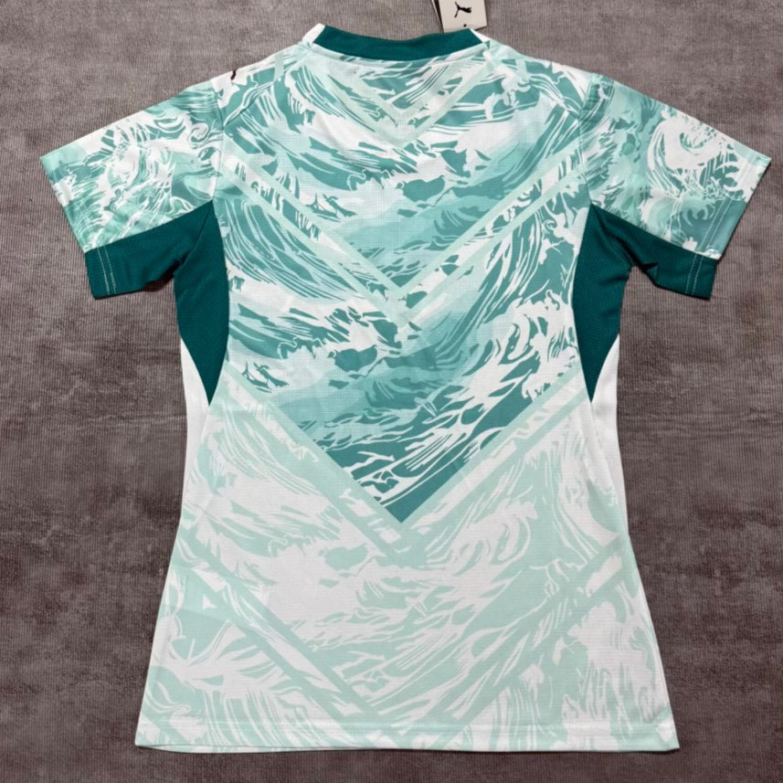 Maillot extérieur Portugal 25/26 pour femme, marque Le 12 -ème Maillot, veste de football, design aux couleurs du Portugal.