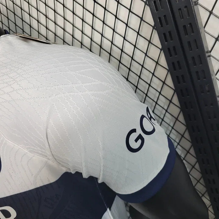 Maillot extérieur Le 12 -ème Maillot Paris 2023-2024, maillot de football aux couleurs de Paris, vue frontale.