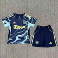Ensemble pour enfant 25/26 Le 12 -ème Maillot Ajax extérieur, t-shirt et short blanc avec logo rouge et bleu.