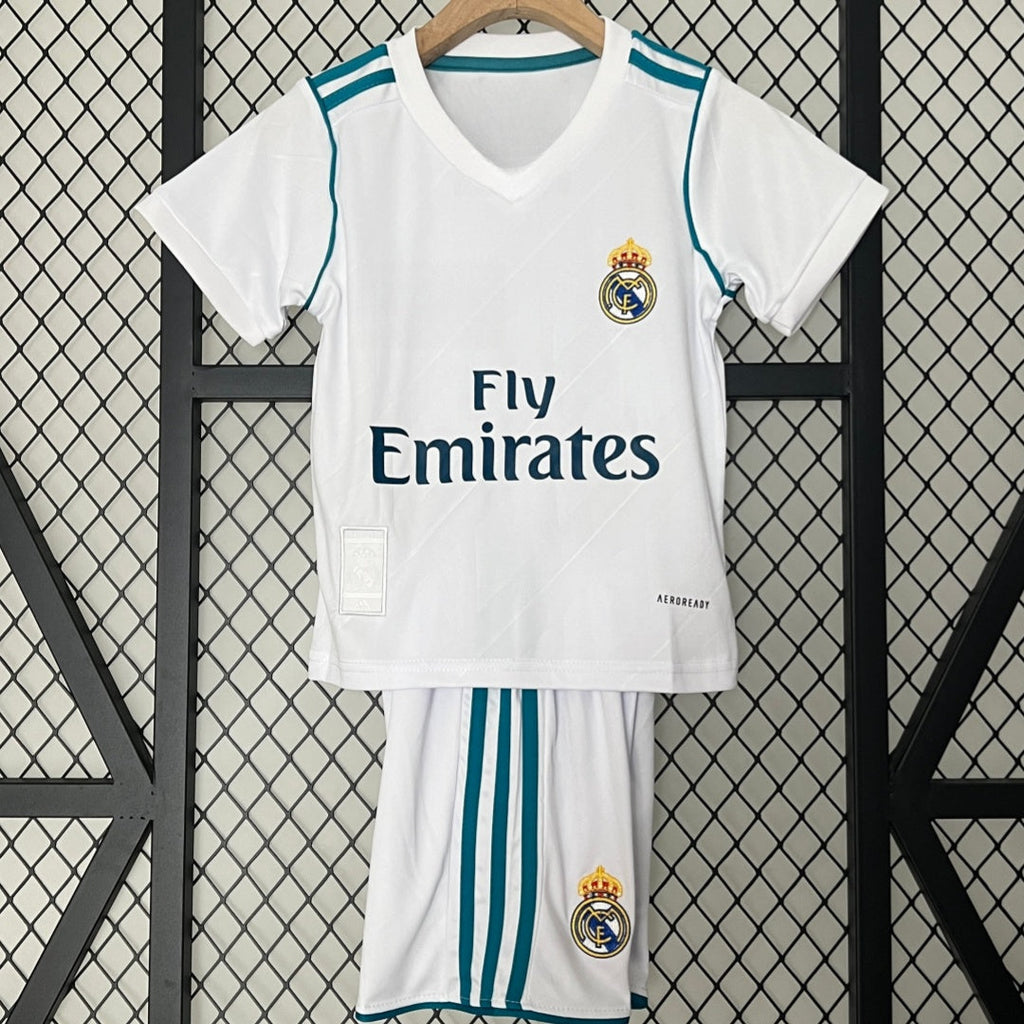 Maillot domicile rétro pour enfant 2017-2018 Real Madrid, marque Le 12 -ème Maillot, affichant le logo et les couleurs classiques.
