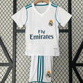 Maillot domicile rétro pour enfant 2017-2018 Real Madrid, marque Le 12 -ème Maillot, affichant le logo et les couleurs classiques.