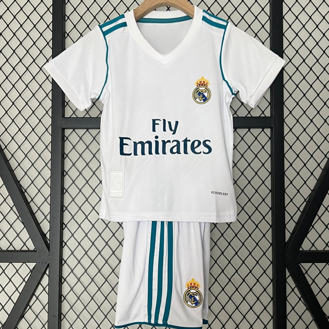 Maillot domicile rétro pour enfant 2017-2018 Real Madrid, marque Le 12 -ème Maillot, affichant le logo et les couleurs classiques.