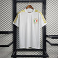 Maillot blanc Italie 24/25 Le 12 -ème Maillot, maillot de football avec logo et détails de l'équipe italienne.