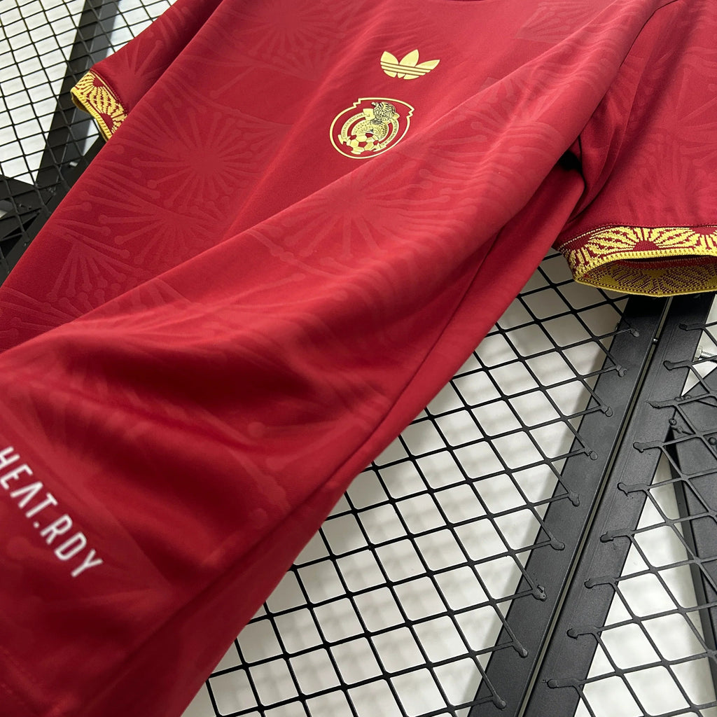 Maillot de football Mexique Concept Rouge 2025 de la marque Le 12 -ème Maillot, vue de face avec détails du design rouge.