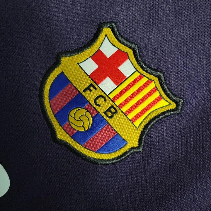 Maillot rétro FC Barcelone 2016-2017 Le 12ème Maillot, maillot de football bleu et grenat avec logo du club.