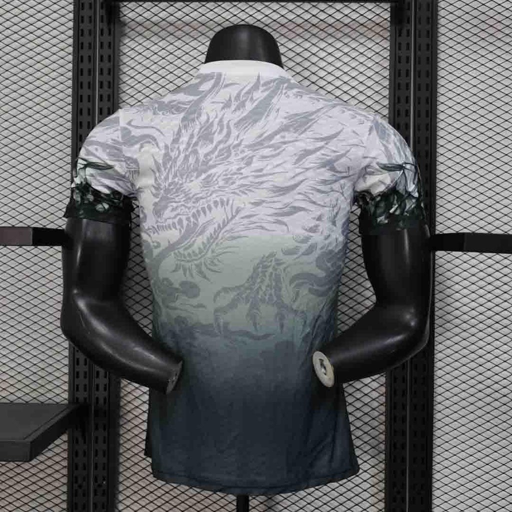 Maillot concept Real Madrid 2025-26 de la marque Le 12-ème Maillot, devant avec logo et design futuriste visible.