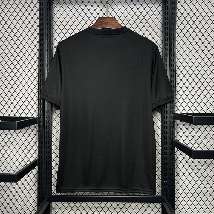 Maillot de football Brésil 2024-2025, marque Le 12 -ème Maillot, en tissu bleu avec logo officiel et détails dorés.