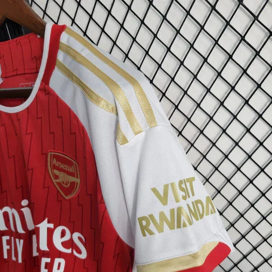 Maillot domicile Arsenal 2023-2024 de la marque Le 12-ème Maillot, vue de face avec logo et détails du maillot.