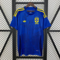 Maillot de football Brésil Spécial 25/26 en bleu, modèle Le 12, vue de face avec logo et détails du maillot.