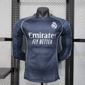 Maillot extérieur à manches longues du Real Madrid, modèle Le 12-ème Maillot, pour homme, logo et design du club visibles.