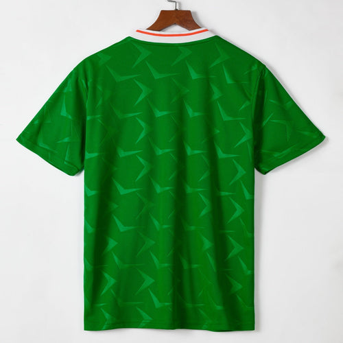 Maillot domicile rétro de l'équipe d'Irlande 1990-1992 par Le 12 -ème Maillot, vue de face avec logo et détails du maillot.