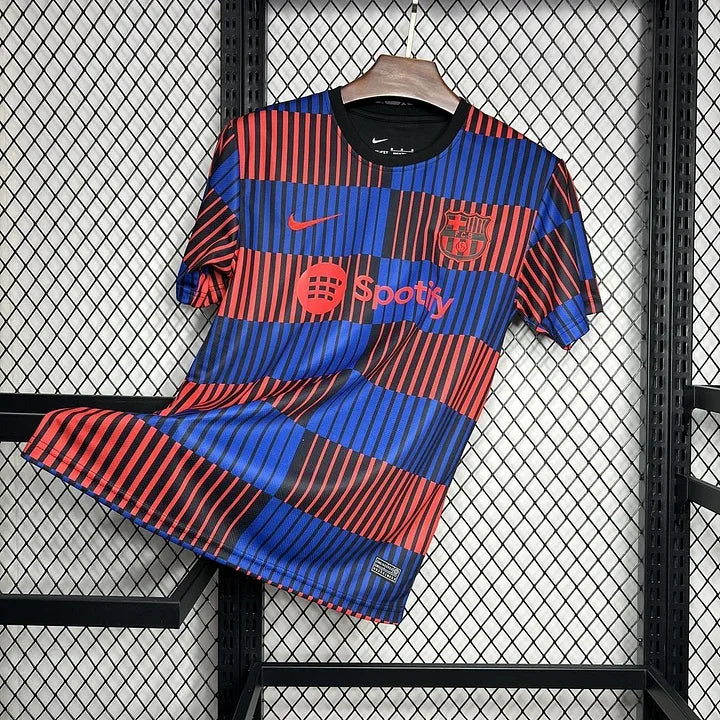 Maillot d'entraînement FC Barcelone 2024-2025 de la marque Le 12, avec logo et design sportif visible sur le maillot.