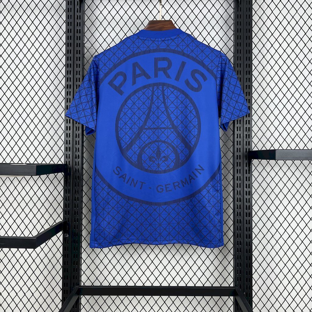 Maillot PSG bleu 25/26 Le 12-ème Maillot, maillot de football pour enfants avec logo et détails du club PSG.