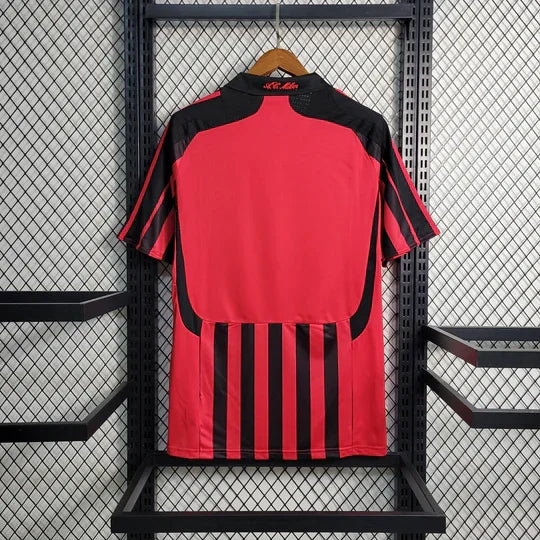 Maillot rétro AC Milan 2007-2008 de Le 12 -ème Maillot, vue de face avec logo et détails du maillot de football.