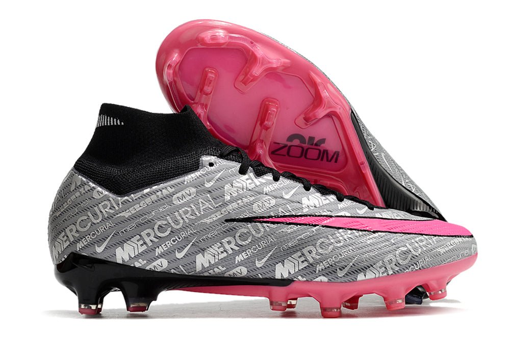Crampons Nike Mercurial Superfly IX Elite, vue de côté, avec semelles en métal pour football ou sports sur sol dur.