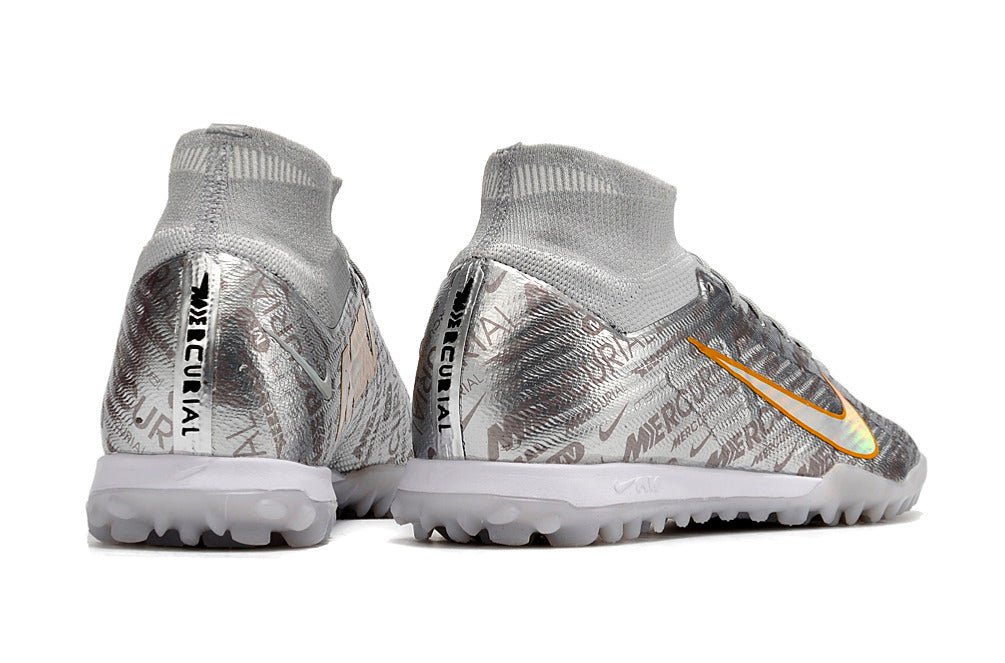 Chaussures de football Mercurial Superfly IX Elite de Le 12 -ème Maillot, vue en gros plan sur la tige et les crampons.