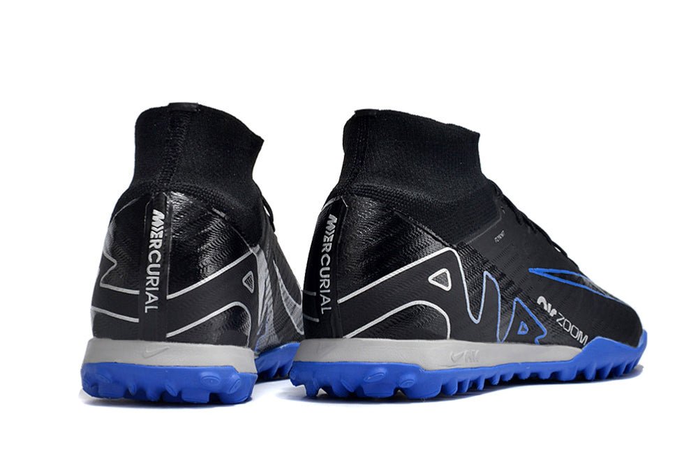 Crampons Nike Mercurial Superfly IX Elite montés sur une chaussure de football, avec semelle en cleats pour terrain sec.