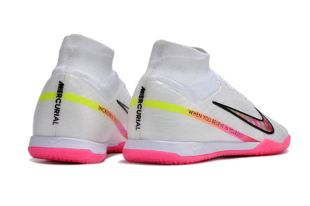 Crampons Nike Mercurial Superfly IX Elite, chaussures de football avec semelles en acier pour performance optimale.