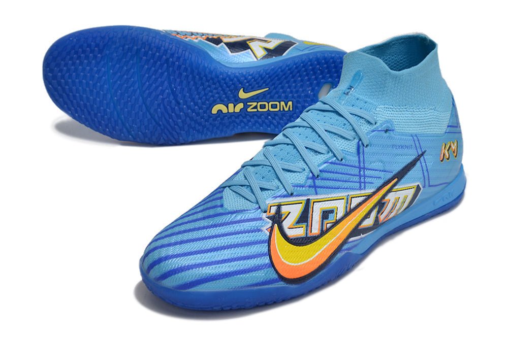 Crampons Nike Mercurial Superfly IX Elite avec semelles crampons en métal pour football et terrains durs, vue de face.