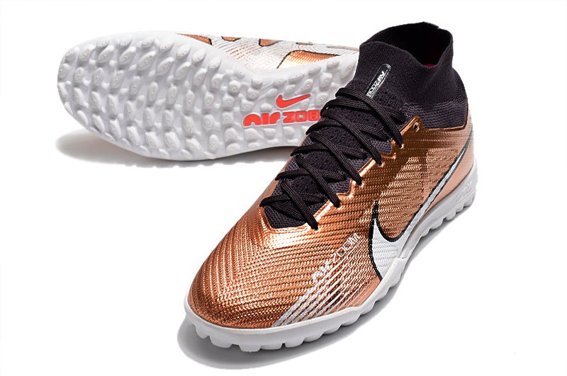 Crampons Nike Mercurial Superfly IX Elite, chaussures de football avec crampons en métal pour terrains en herbe.