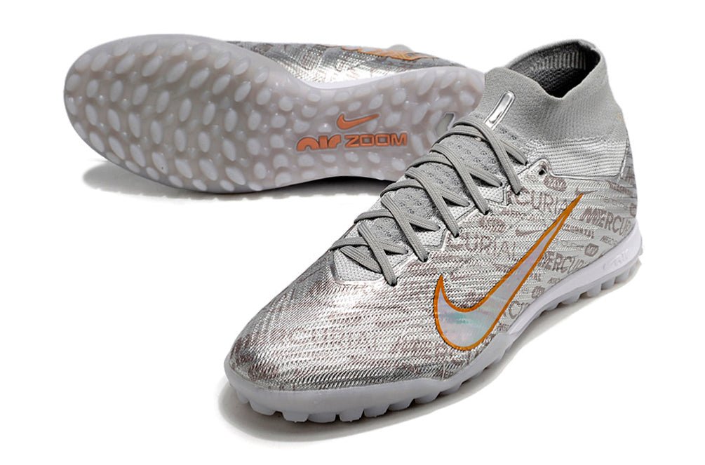 Crampons Nike Mercurial Superfly IX Elite pour football, semelles en acier et design innovant pour meilleure traction.