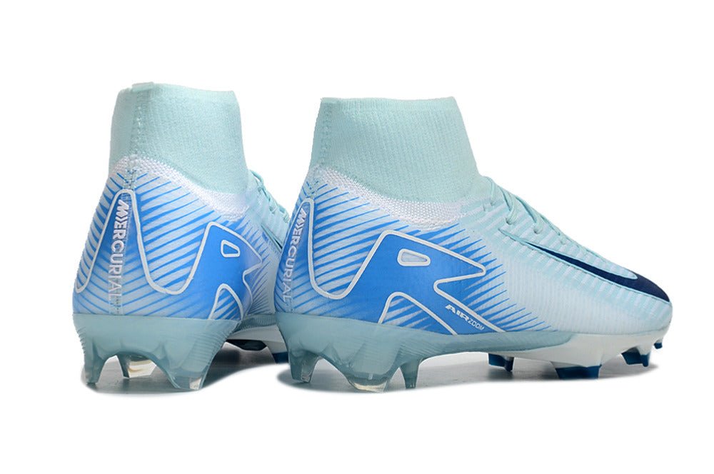 Crampons Nike Mercurial Superfly IX Elite pour football, détails des crampons en caoutchouc et conception légère.