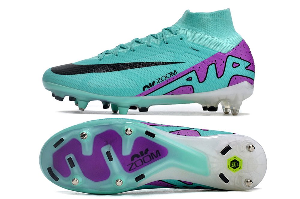 Crampons Nike Mercurial Superfly IX Elite pour football, vue de face avec semelles en acier et design en relief.