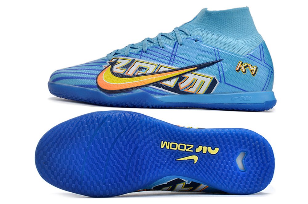 Crampons Nike Mercurial Superfly IX Elite pour football, semelles en acier pour adhérence optimale sur le terrain.