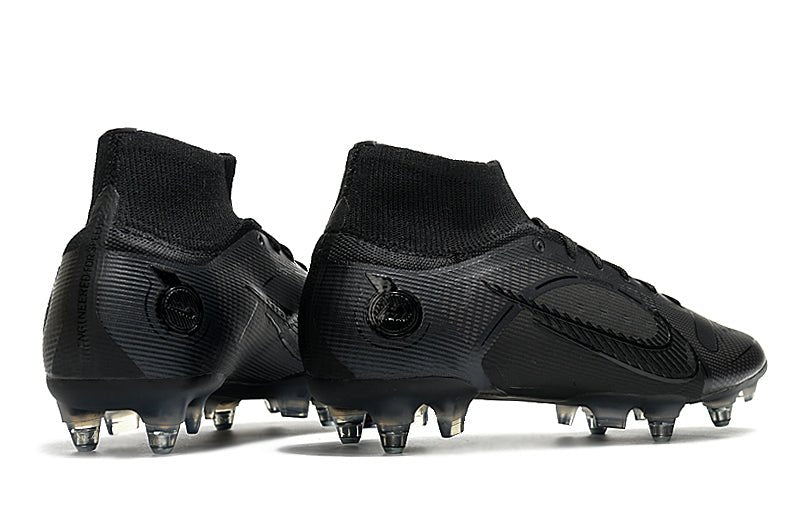 Crampons Nike Mercurial Superfly IX Elite pour football, détails des crampons en gros plan, chaussures de sport Nike.