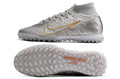 Crampons Nike Mercurial Superfly IX Elite avec semelles en caoutchouc pour football, vue en gros plan.