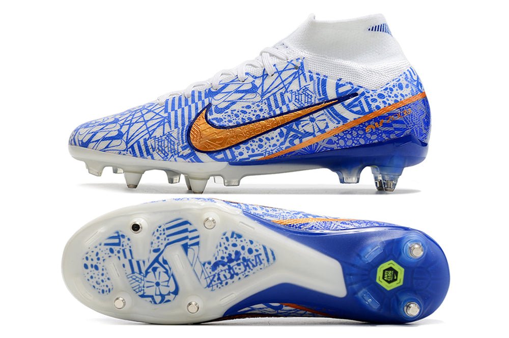 Crampons Nike Mercurial Superfly IX Elite, vue de côté, conçus pour la vitesse et la performance sur le terrain.
