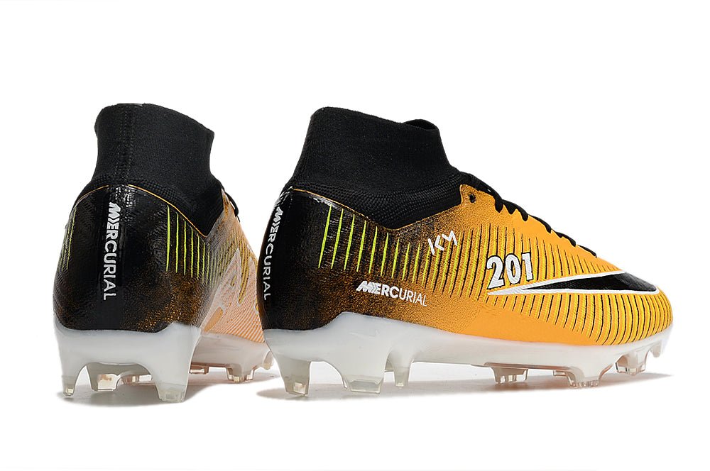 Crampons Mercurial Superfly IX Elite de Le 12 -ème Maillot, chaussettes et semelles pour football, vue de face.