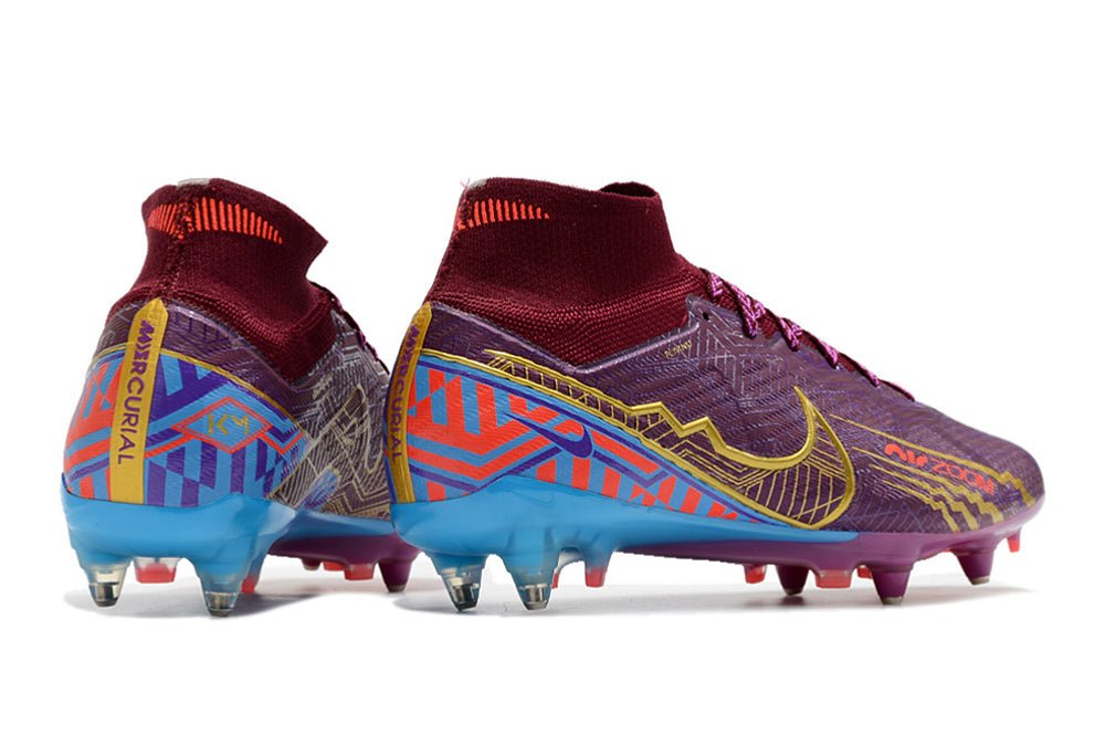 Crampons Nike Mercurial Superfly IX Elite, chaussures de football avec semelles en métal pour traction sur terrain dur.