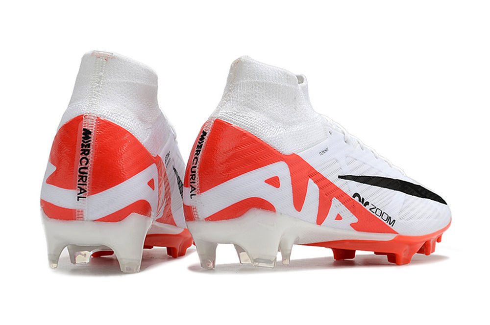 Chaussures de football Nike Mercurial Superfly IX Elite avec crampons pour performance sur terrain en extérieur.